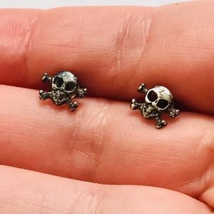 Skull and crossbones earrings